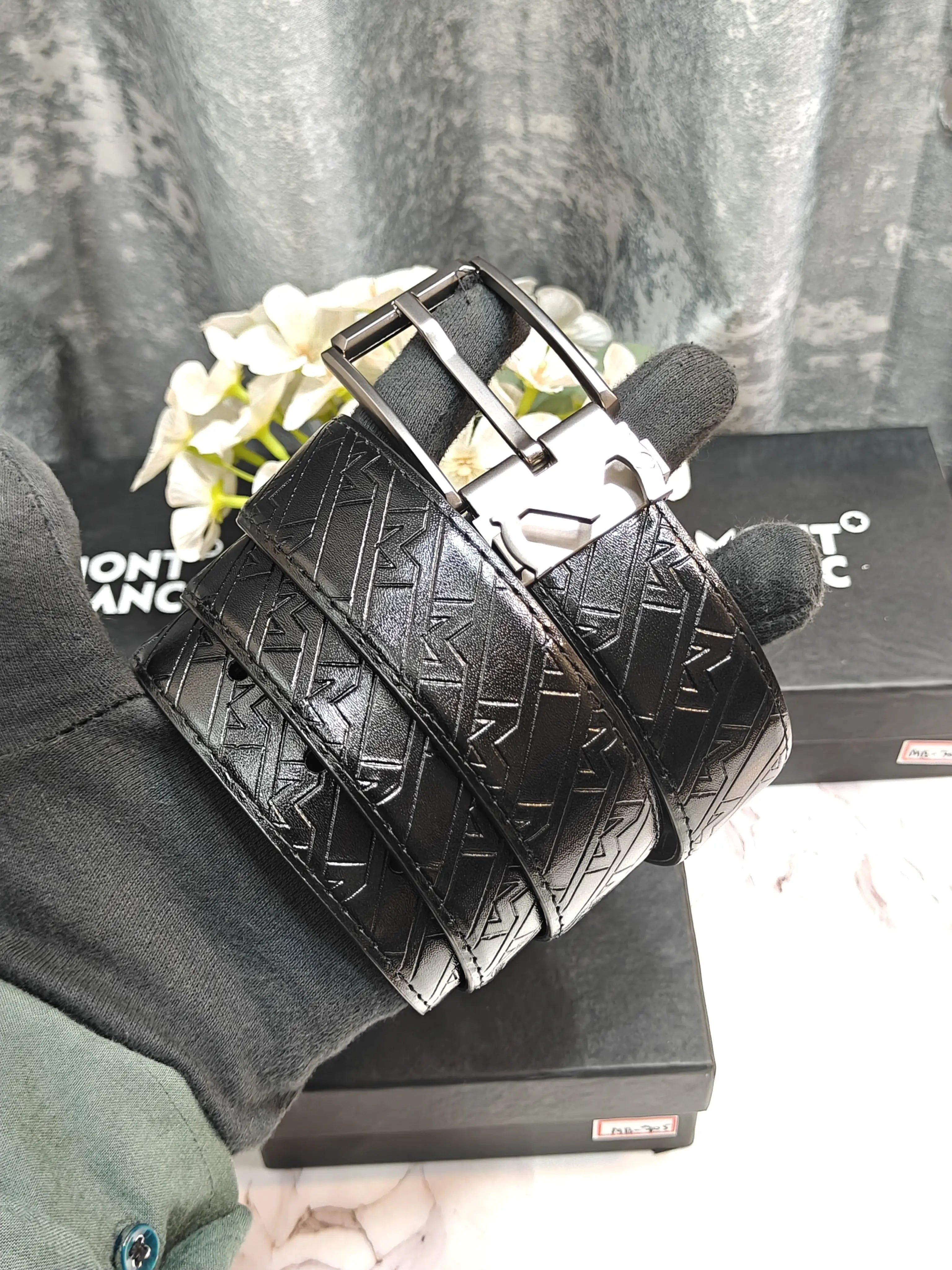 MONT BLANC PREMIUM QUALITY REVERSEABLE BELT WITH OG BO...X MB-704